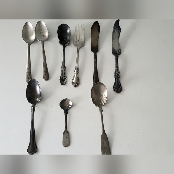 Assorted Silverplated Vintage Ornate Utensils - Picture 1 of 2
